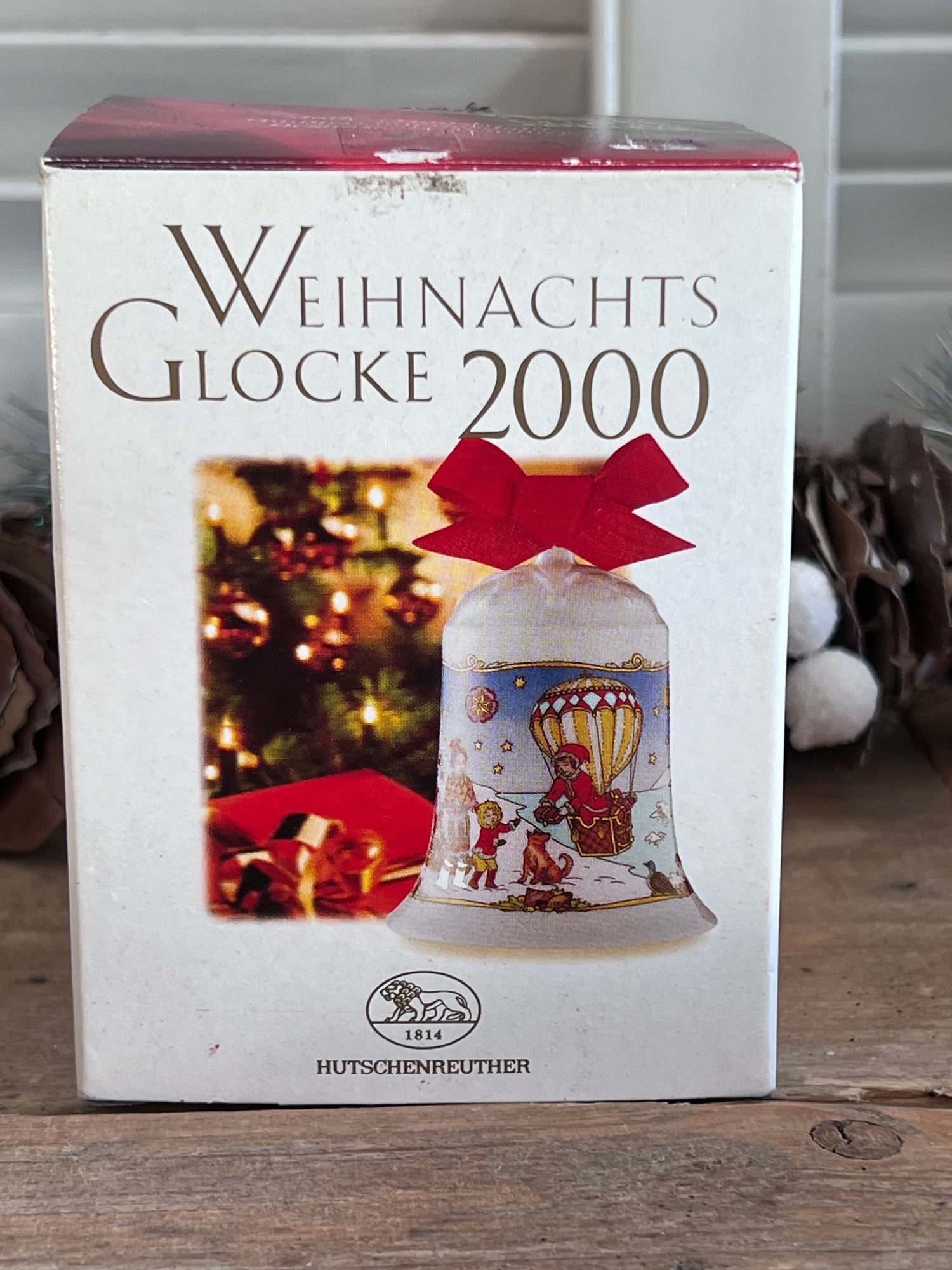 Hutschenreuther kerstklokje, kerstklokje 2000, Hutschenreuther kerstdecoratie, kerstklokje porselein, vintage kerstklokje, kerstklokje in originele doos, kerstversiering Hutschenreuther, porseleinen kerstklokje.