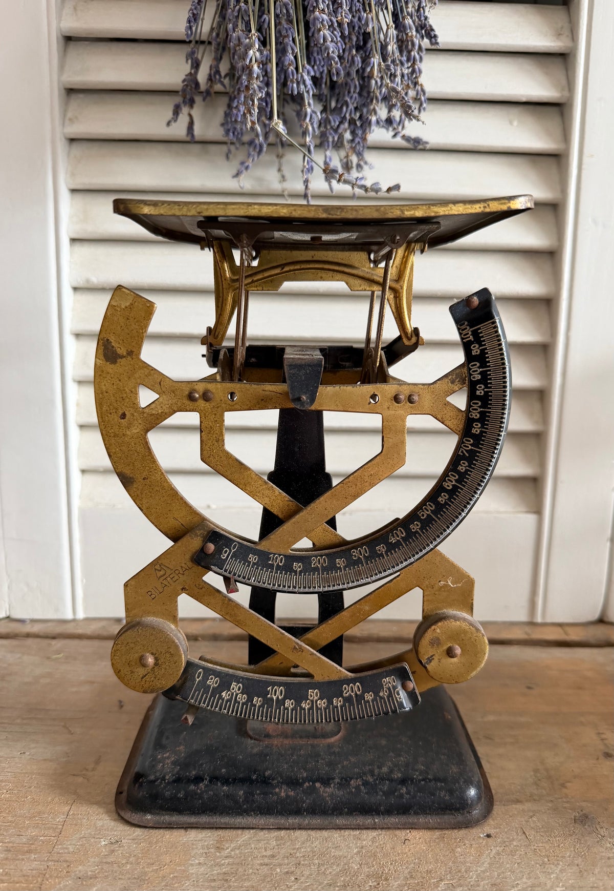 Jacob Maul,Bilateral, brievenweegschaal, oude postweegschaal, mechanisch, Duitsland, vintage kantoorartikel, metalen brievenweegschaal, vintage verzamelobject, vintage bureau decoratie, Sofia&