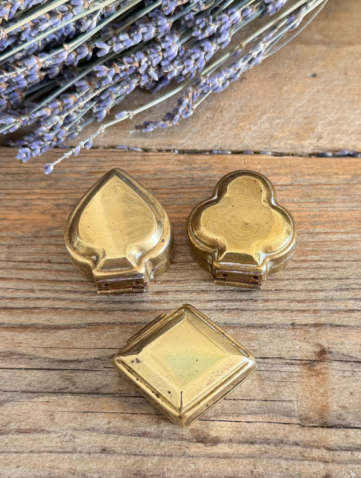vintage pillendoosjes, messing pillendoosjes, speelkaartsymbolen, schoppen klaveren ruiten, vintage messing doosjes, Sofia&