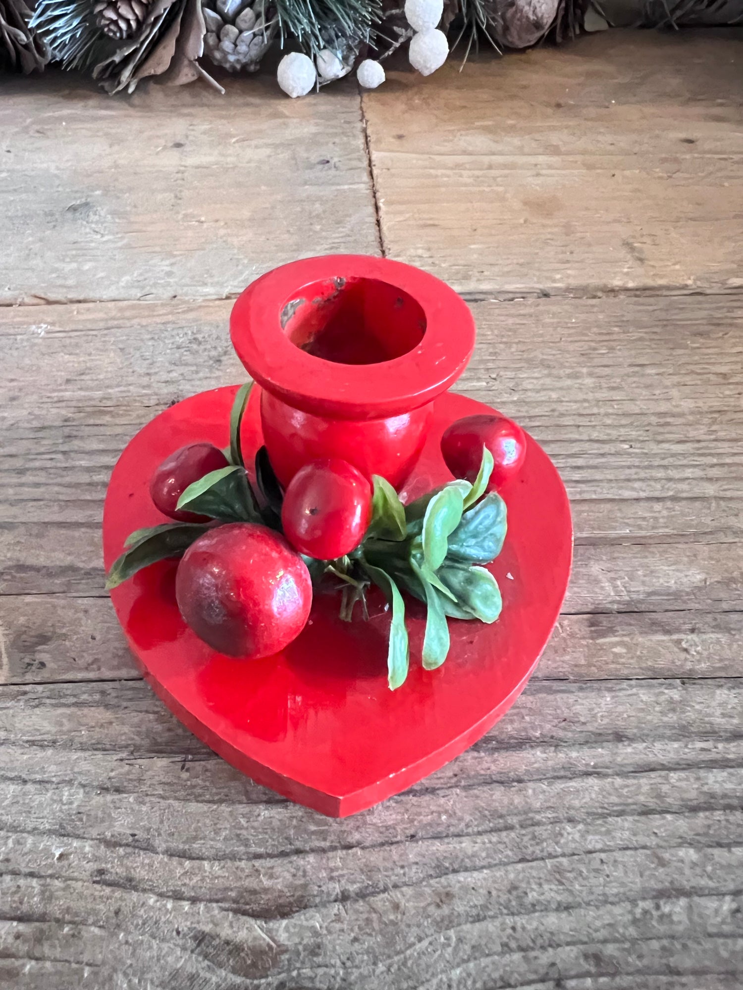 Zweedse kerstkandelaar, Zweeds vintage, vintage kandelaar. rode kandelaar, kerstkandelaar