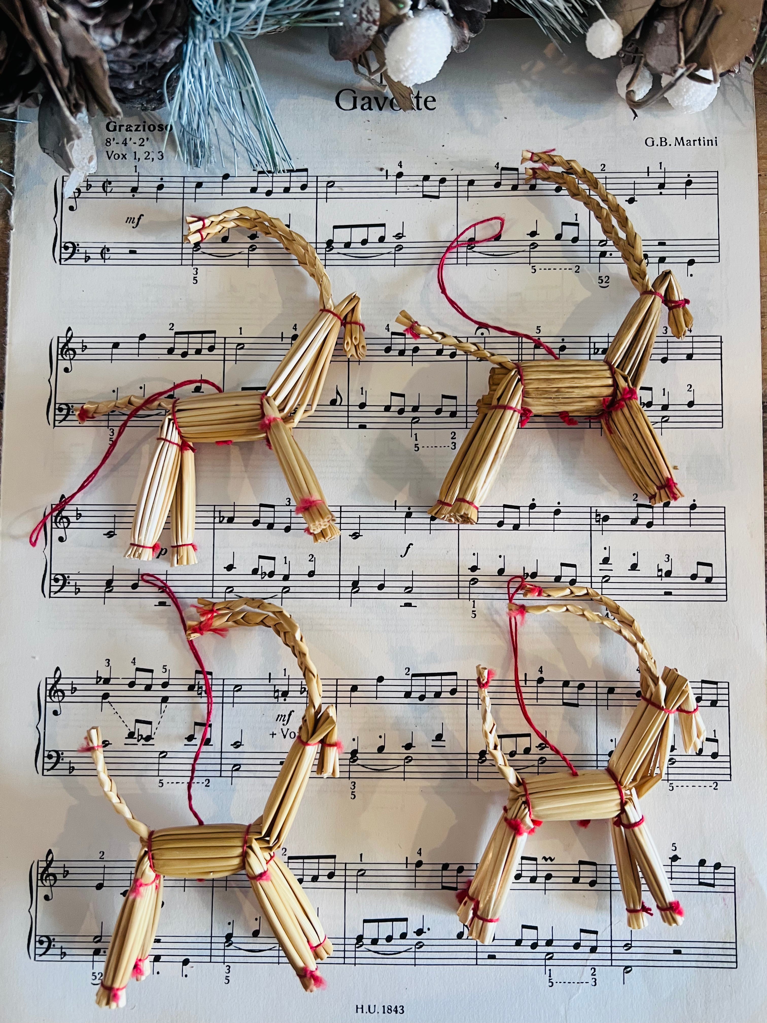 Zweedse Julbocken, Julbocken stro, traditionele Scandinavische kerstversiering, kerstgeit stro, landelijke kerstdecoratie, vintage kerstversiering, natuurlijke kerstdecoratie, stro kerstversiering