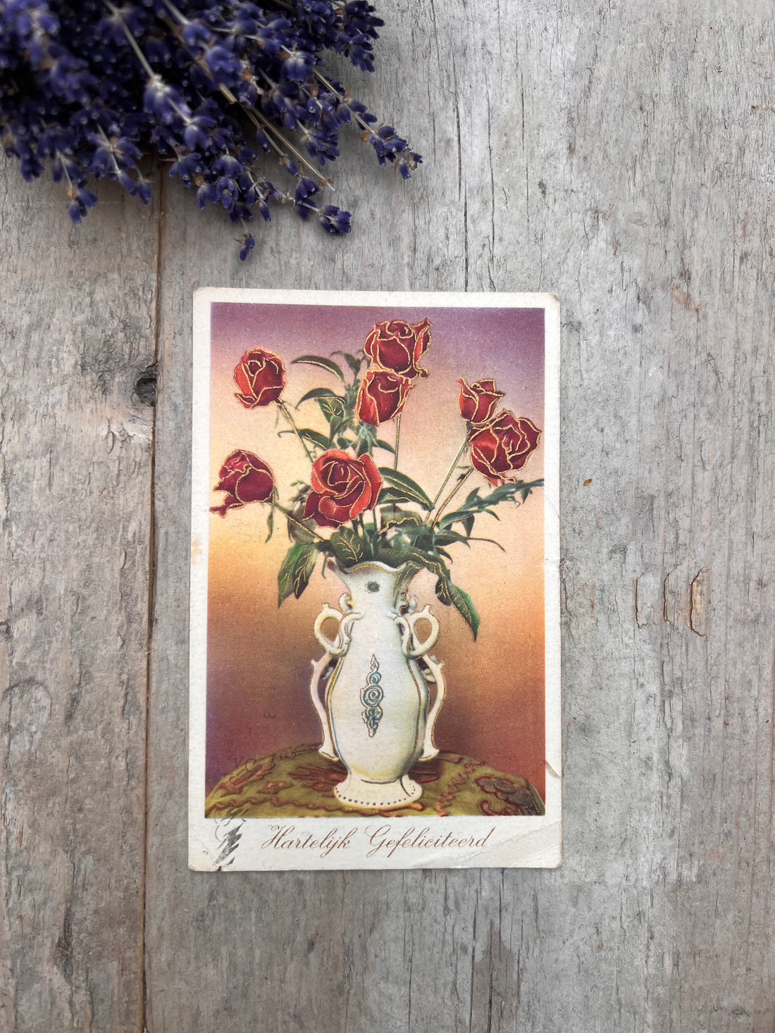 Vintage ansichtkaart rode rozen