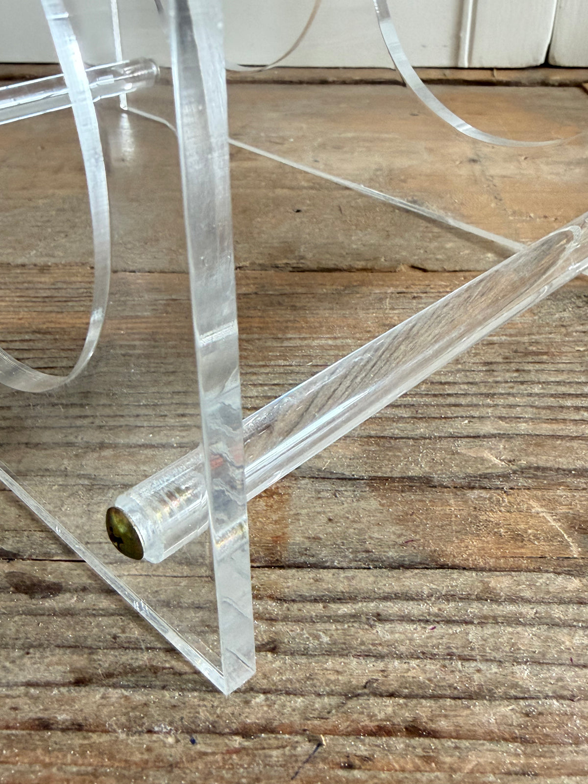 vintage plexiglas wijnrek, wijnrek jaren 80, wijnrek jaren 70, transparant wijnrek, plexiglas flessenrek, Space Age wijnrek, retro wijnrek, vintage barware,wijnrek 7 flessen, vintage designwijnrek, Sofia&