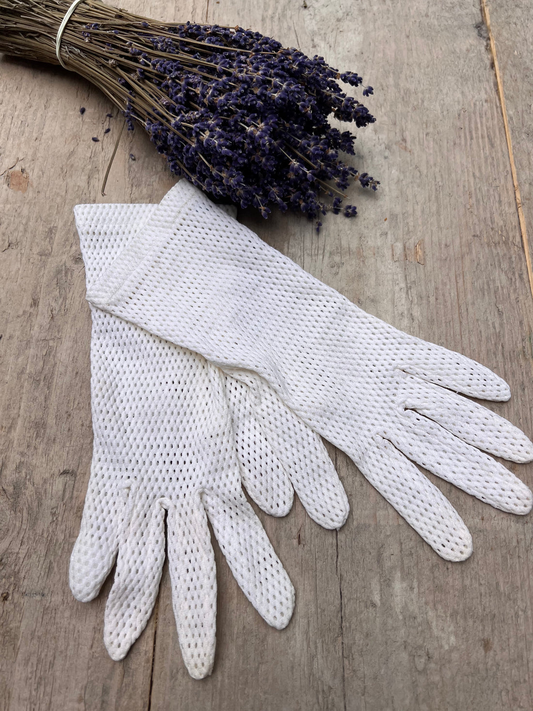 Vintage summer gloves white