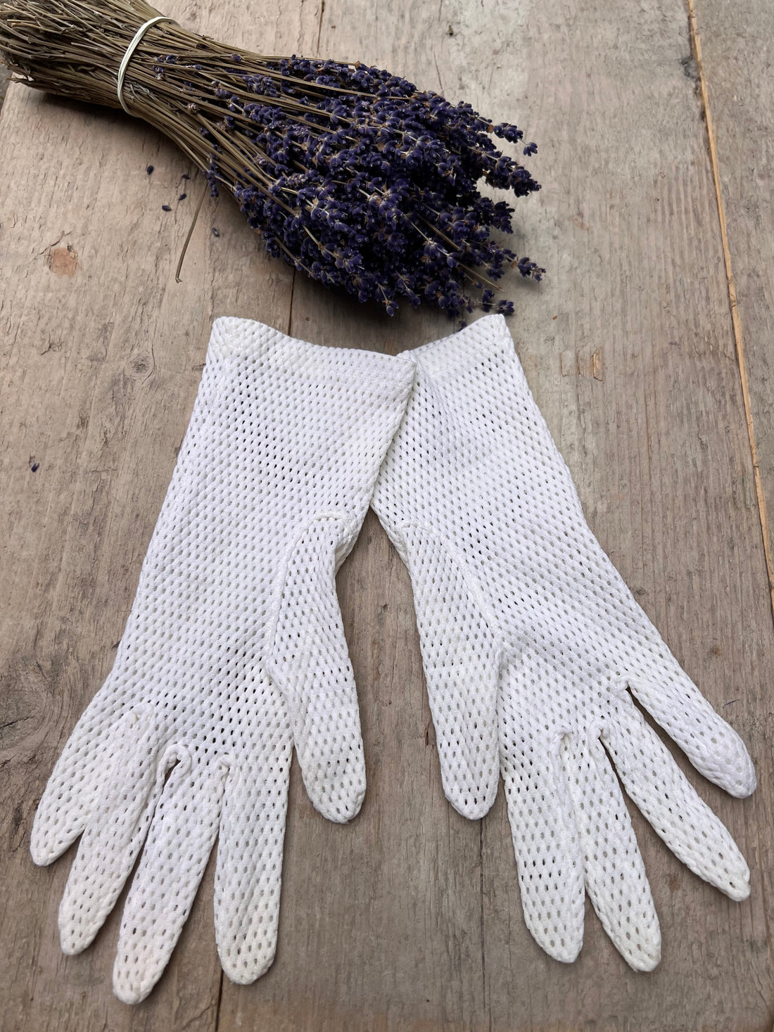 Vintage summer gloves white