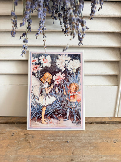 Villeroy Boch VilboCard, FlowerFairies vintage, Cicely Mary Barker, C M Barker, The carnation child, porseleinen ansichtkaart, vintage Villeroy Boch, bloemenfee, vintage wanddecoratie, jaren 80 porselein, West Germany Villeroy Boch, Sofia&
