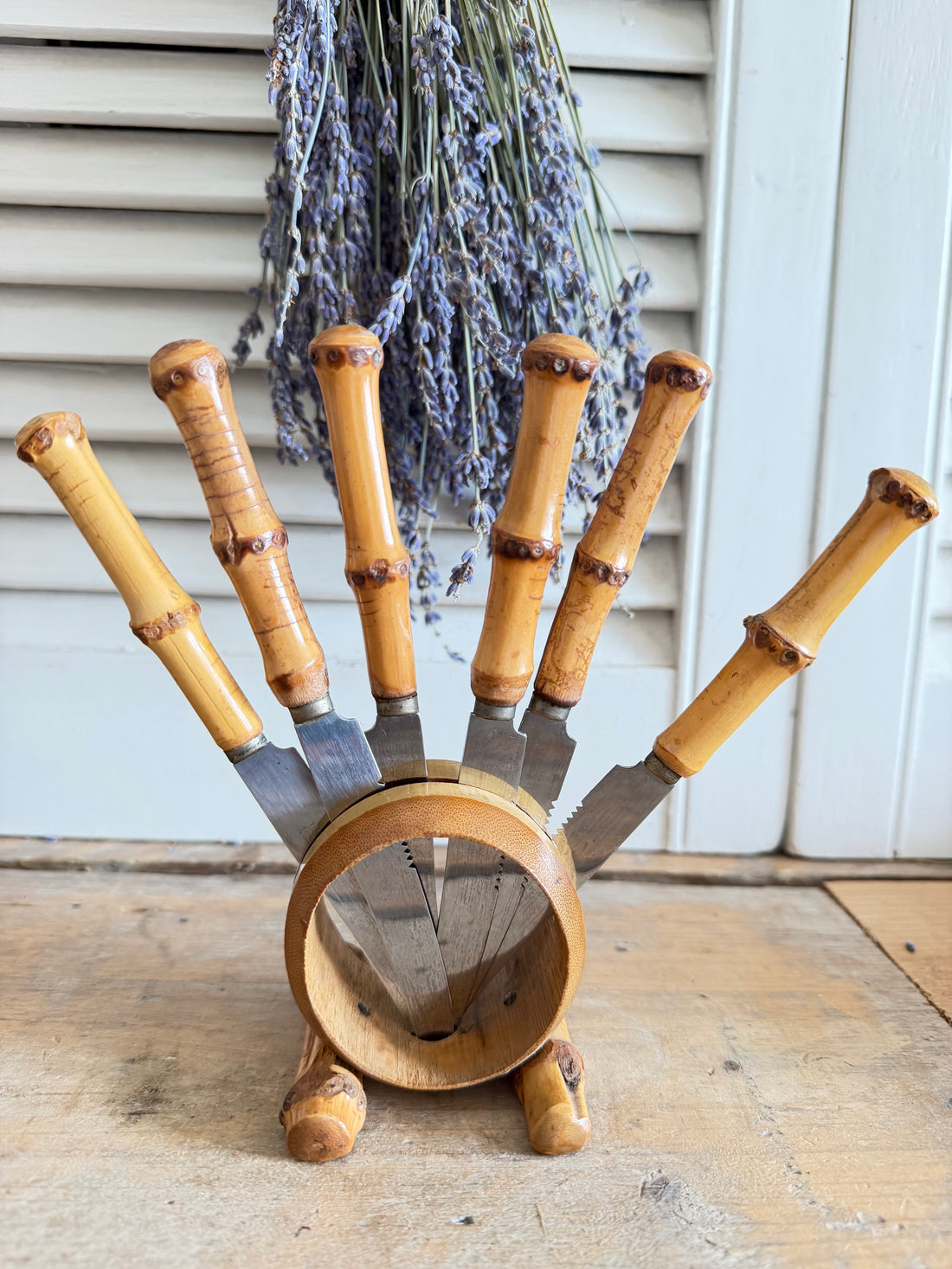 vintage bamboe messen, Solingen fruitmesjes, Solingen messen, vintage messenset, mid century keuken, Duits vintage bestek, fruitmessen Solingen, bamboe tafelaccessoires, Sofia&
