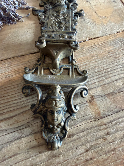 antieke luciferhouder, wandluciferhouder, oude luciferdooshouder,antieke messing luciferhouder,vintage match holder, brocante wanddecoratie,antiek haardaccessoire, historische luciferhouder, rariteitenkabinet, Sofia&