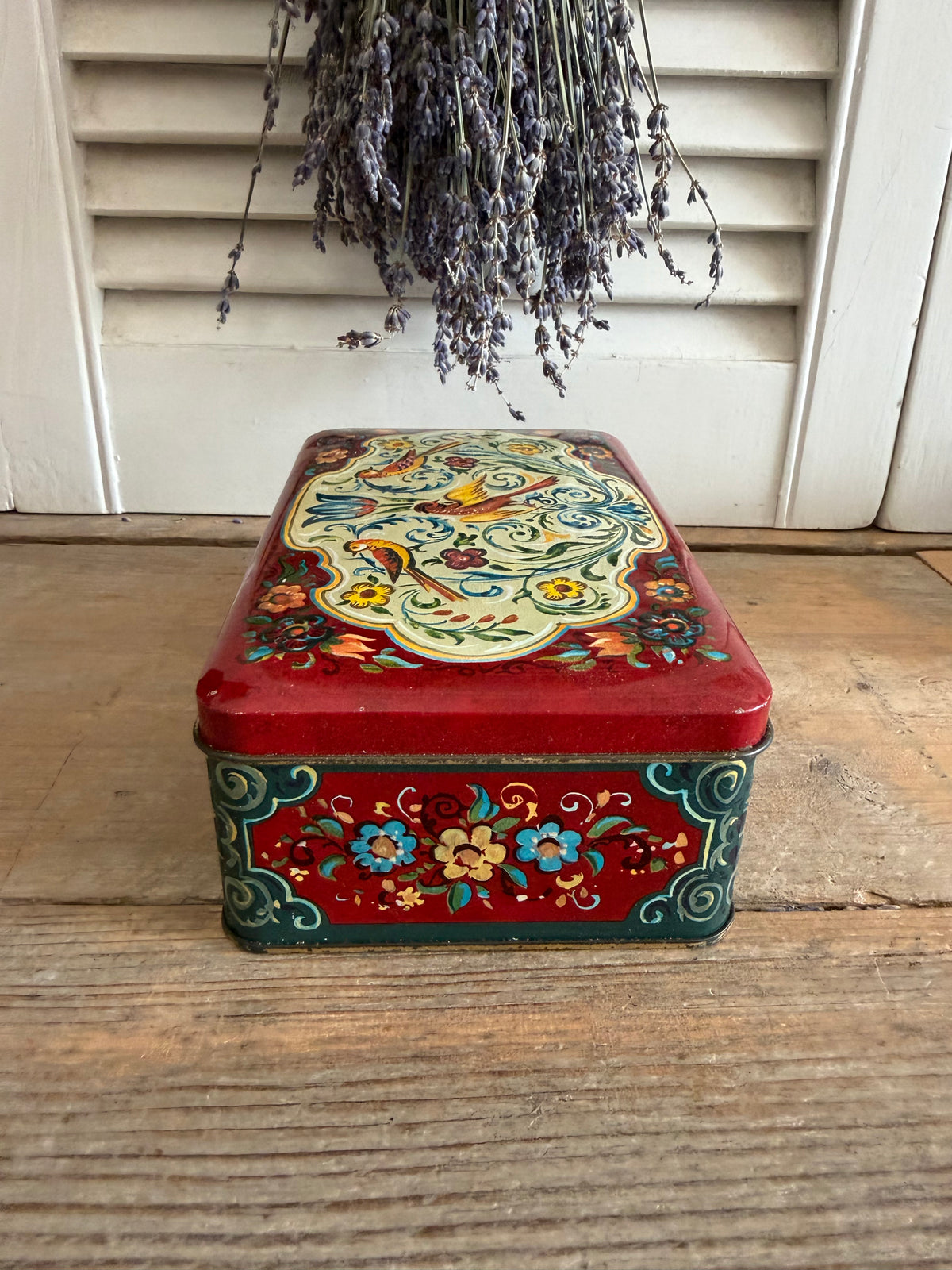 Douwe Egberts blik, oud Douwe Egberts blik, vintage DE blik, Douwe Egberts vogelblik volkskunst,, vintage koffieblik, jaren 60 blik, jaren 70 blik, folkloristisch blik, vintage opbergblik, Nederlands vintage blik, Sofia&