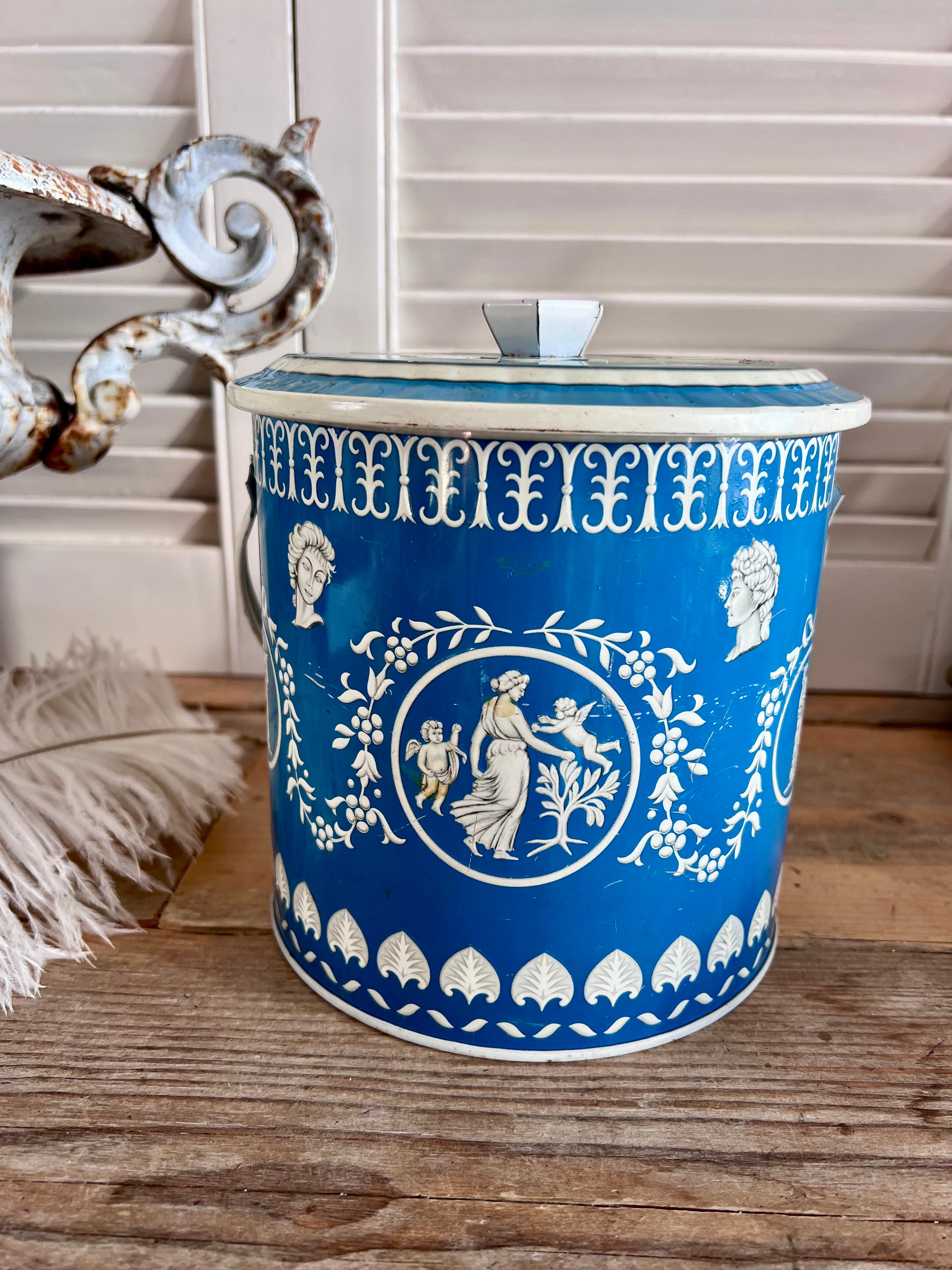 vintage Baret Ware blik, Baret Ware jaren 50, Baret Ware jaren 60, Wedgwood Jasperware stijl, vintage blik blauw wit, retro decoratie blik, vintage opberger, klassieke decoratie blik