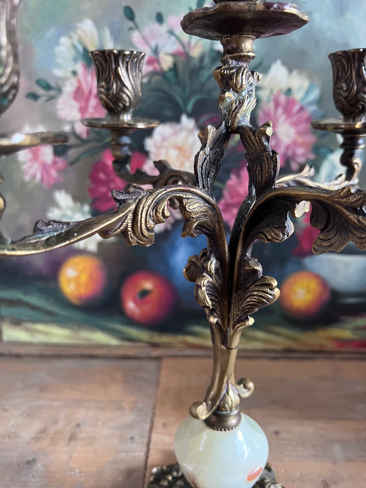 vintage messing kandelaar, messing kandelaar jaren 60, kandelaar met onyx, retro kandelaar, vintage interieur decoratie, messing kandelaar vintage, jaren 60 kandelaar