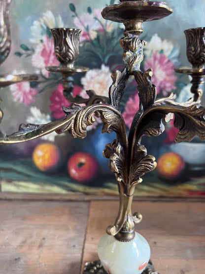 vintage messing kandelaar, messing kandelaar jaren 60, kandelaar met onyx, retro kandelaar, vintage interieur decoratie, messing kandelaar vintage, jaren 60 kandelaar