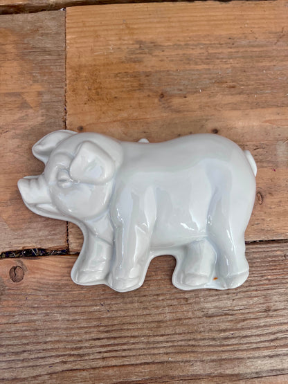 kleine puddingvorm, puddingvorm varken, wit porselein, puddingvorm keuken, muurdecoratie keuken, keukenaccessoires, cadeau keuken. 