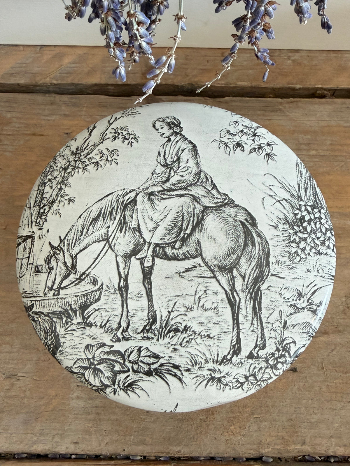 Massilly France, Franse brocante, zwart wit blikje,Frans brocante blikje,toile de jouy decoratie, Sofia&