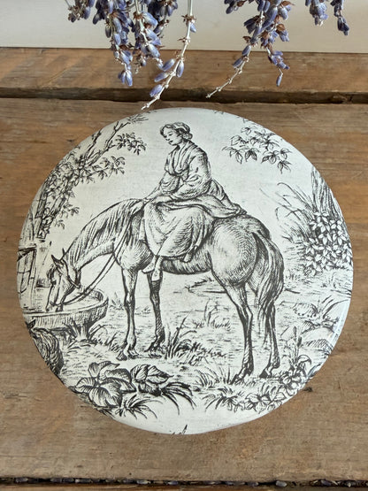 Massilly France, Franse brocante, zwart wit blikje,Frans brocante blikje,toile de jouy decoratie, Sofia&