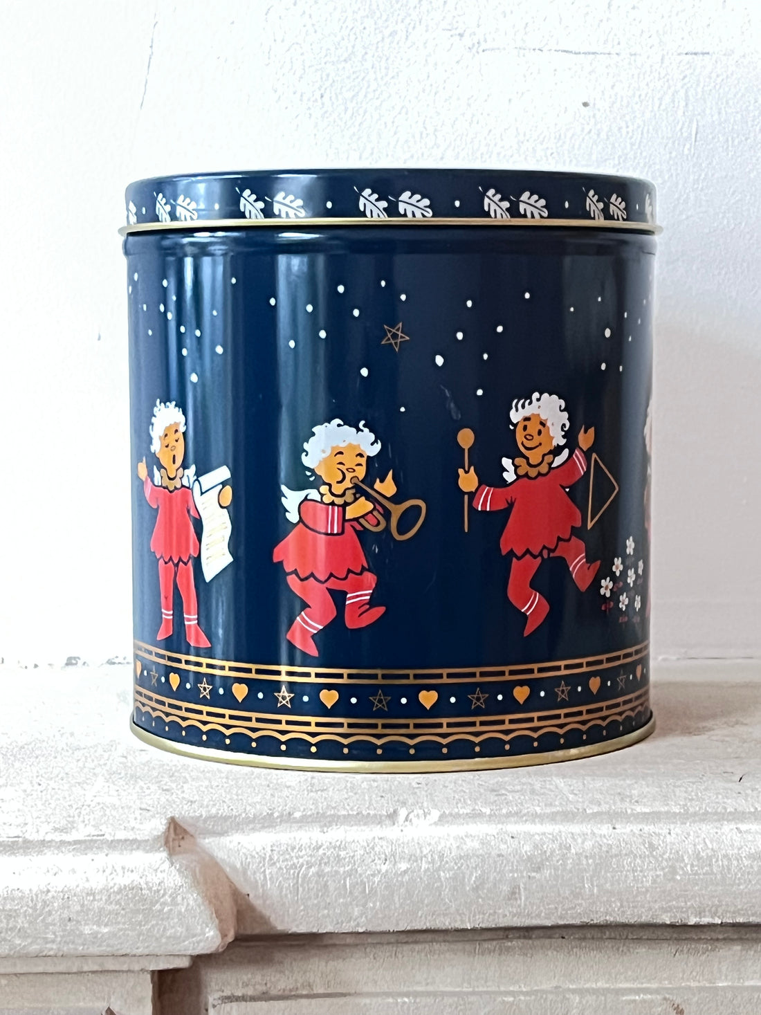 Koekblik Karen Volf, kerstblik, blik, winterblik, gersteblik, kerstengelen, Vintage kerstblik Karen Volf