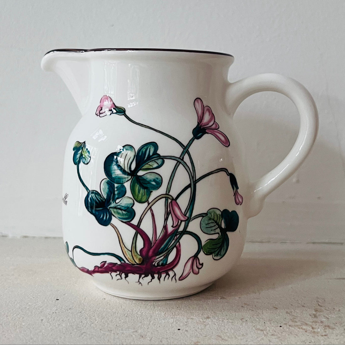 Villeroy &amp; Boch melkkannetje, Botanica melkkannetje, Oxalis Acetosella melkkannetje, keramisch melkkannetje, Villeroy &amp; Boch servies, botanisch servies, melkkannetje keramiek, cadeau melkkannetje.