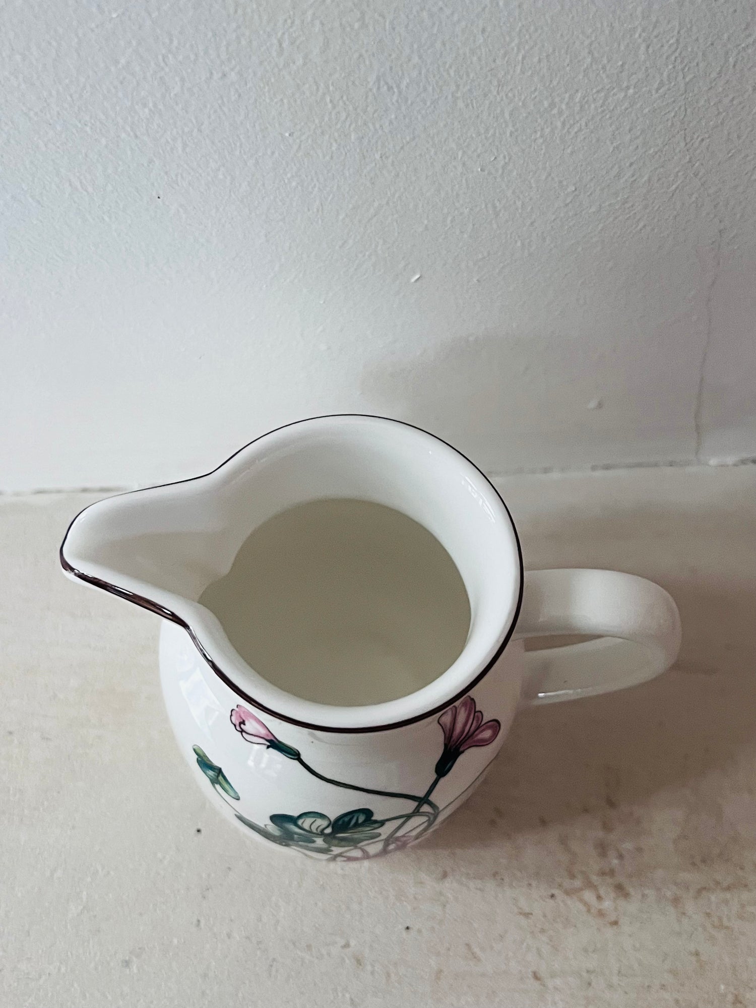 Villeroy &amp; Boch melkkannetje, Botanica melkkannetje, Oxalis Acetosella melkkannetje, keramisch melkkannetje, Villeroy &amp; Boch servies, botanisch servies, melkkannetje keramiek, cadeau melkkannetje.