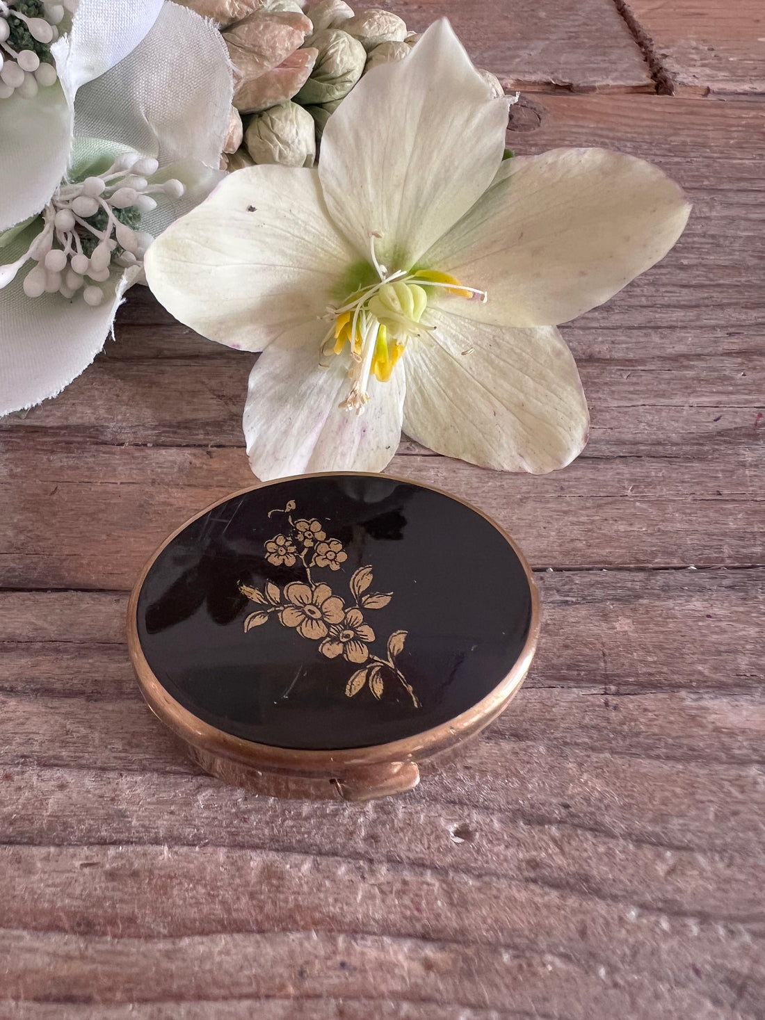 Donkerblauw pillendoosjemet bloemetjes, pillendoosje, ovaal pillendoosje,vintage pillendoosje