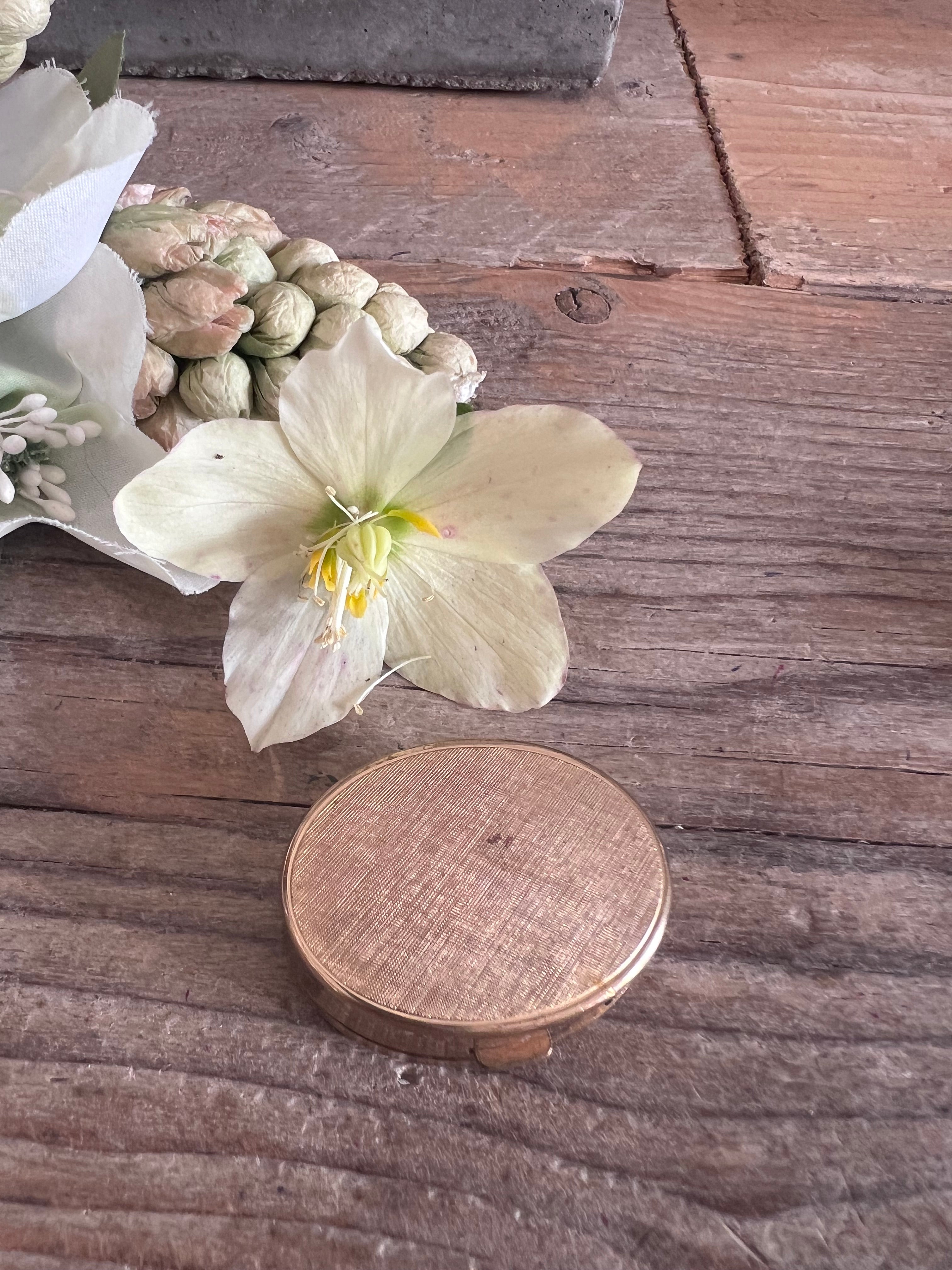 Donkerblauw pillendoosjemet bloemetjes, pillendoosje, ovaal pillendoosje,vintage pillendoosje