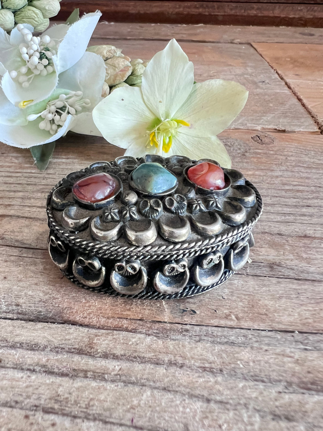 Indiaas opbergdoosjemet agaat, aventurijn en carneool, vintage pillendoosje, pillendoosje met edelstenen