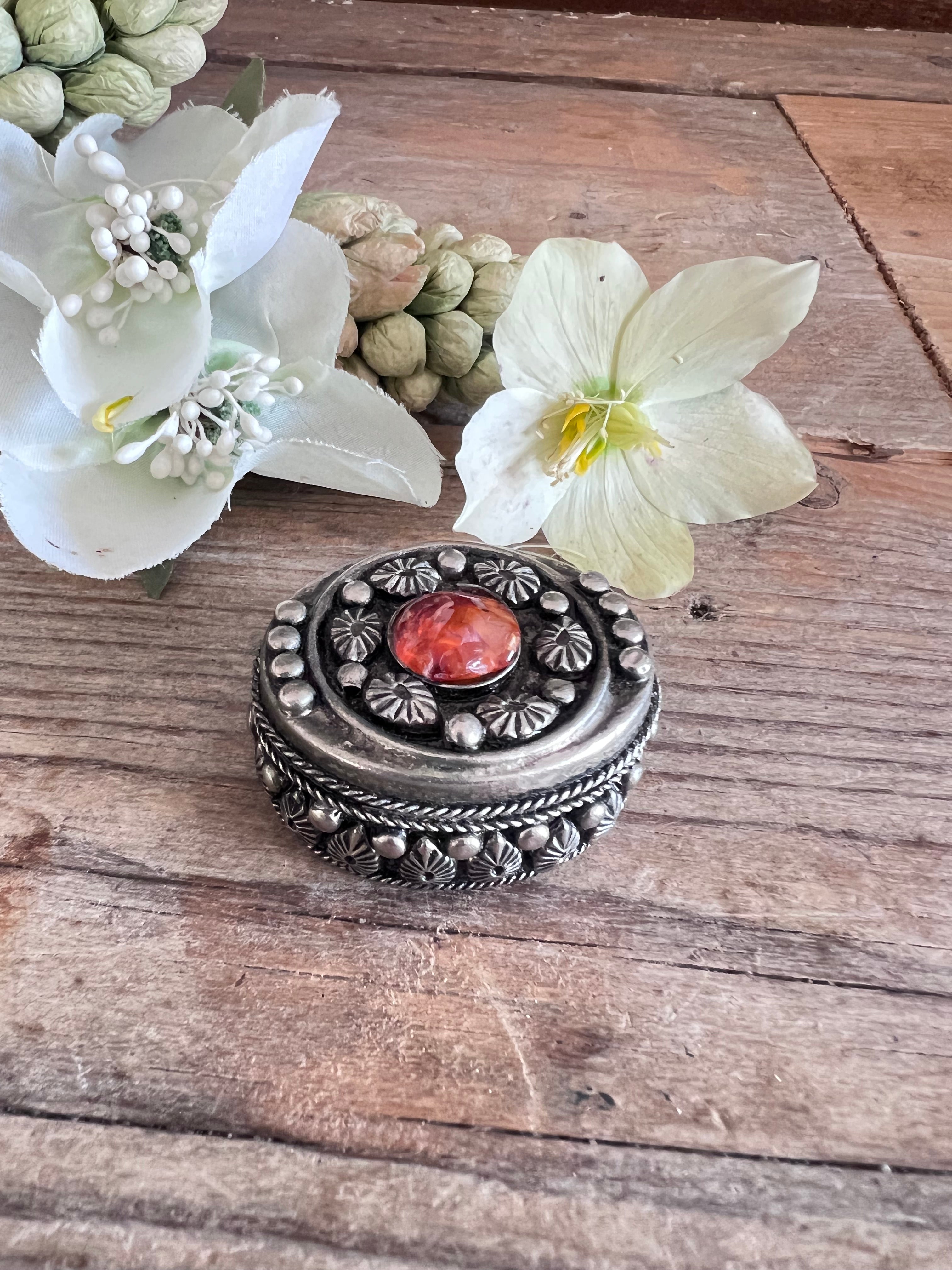 Vintage pillendoosje met carneool, pillendoosje uit India, pillendoosje, vintage pillendoosje