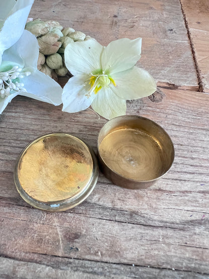 Messing pillendoosje , vintage pillendoosje