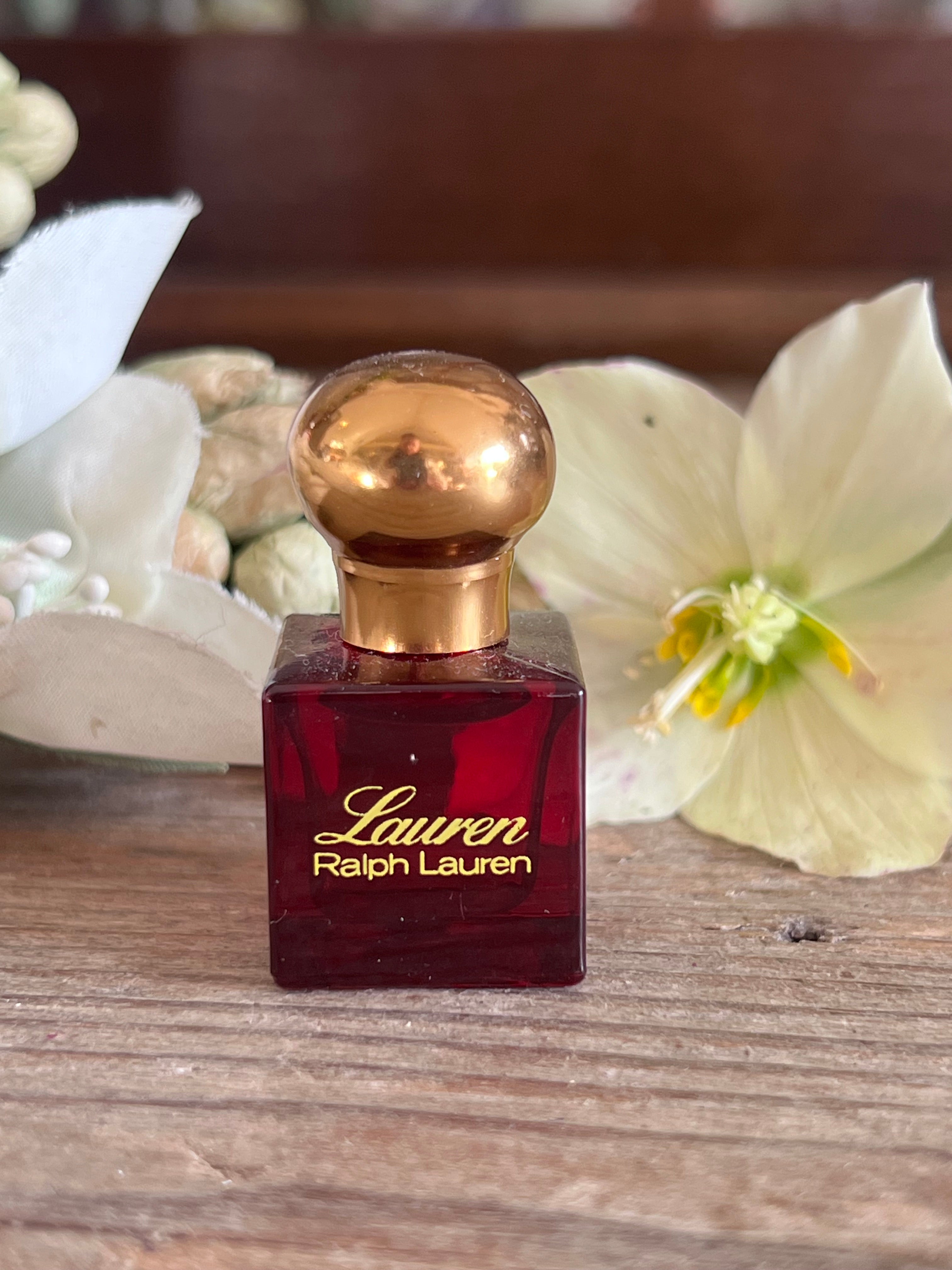 miniatuur parfumflesje Lauren, Ralph Lauren mini parfum, mini parfumflesje verzamelen, mini parfum Ralph Lauren, parfumflesje miniatuur kopen, verzamelobject parfum, miniatuur parfum geschenk, Ralph Lauren parfum flesje klein, mini flesje parfum, parfum miniatuur collectie.