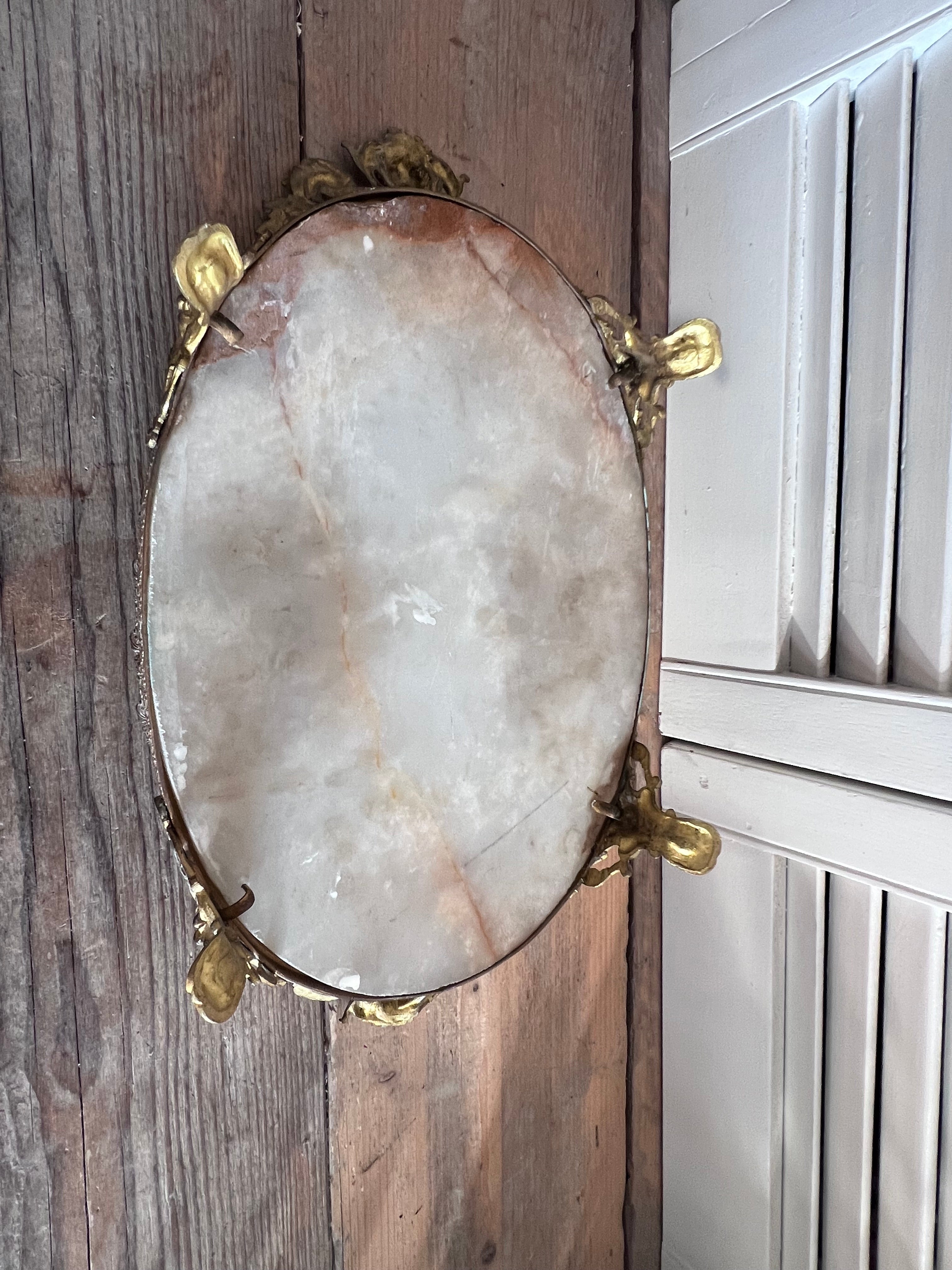 Antiek dienblad met marmer. Vintage dienblad. Schaal met marmer.