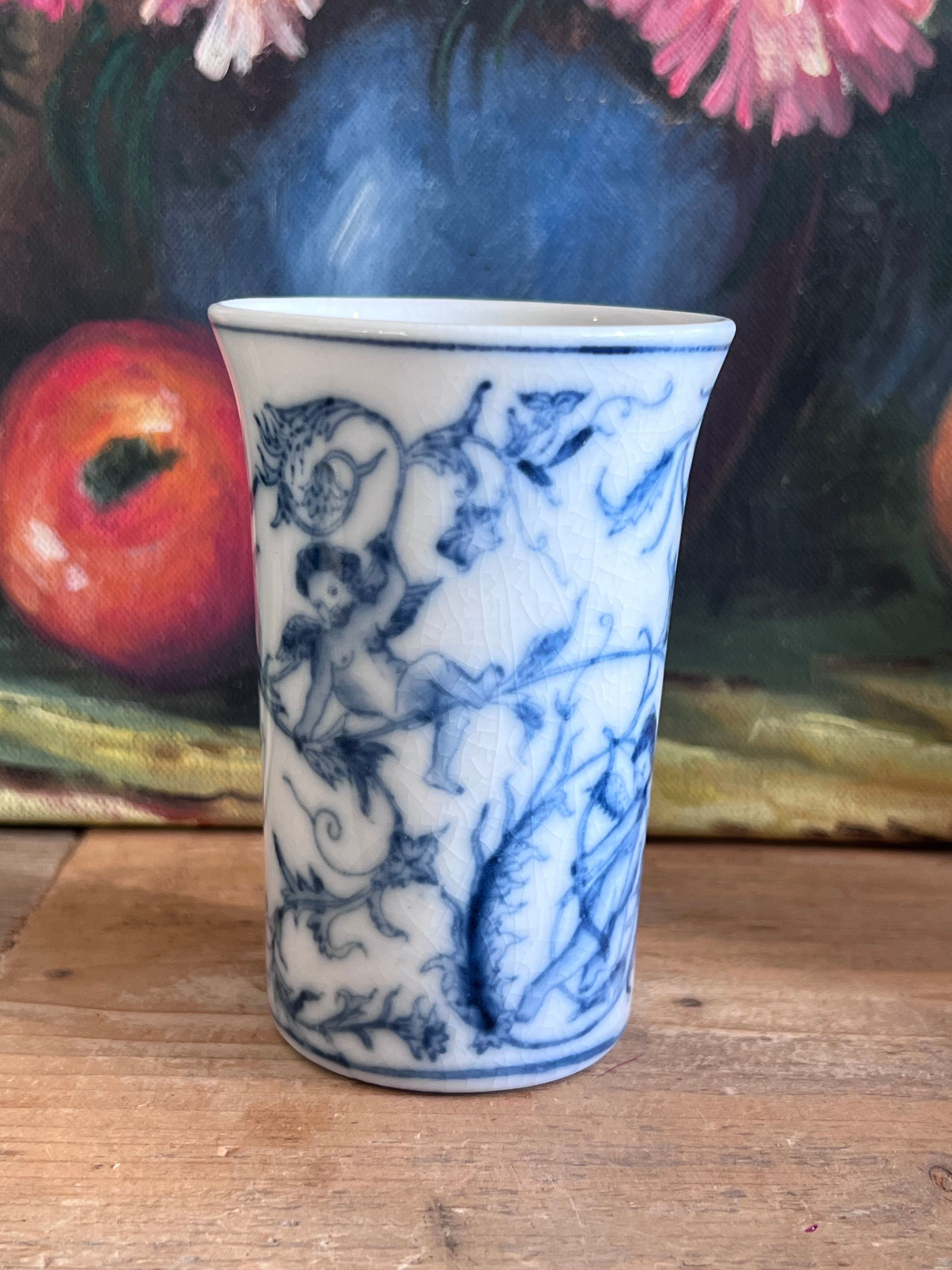 vaasje, Delfts blauw stijl, klein decoratief vaasje, porselein interieurdecoratie, romantisch vaasje, cadeau porselein.