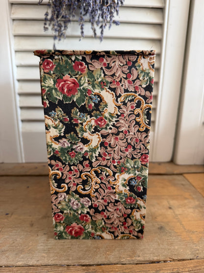 Vintage ledenkastje, vintage sieradendoos, sieradenkastje met laden, stoffen ledenkastje, vintage boudoir, vintage kaptafel, tapestry sieradendoos, brocante sieradendoos, Sofia&