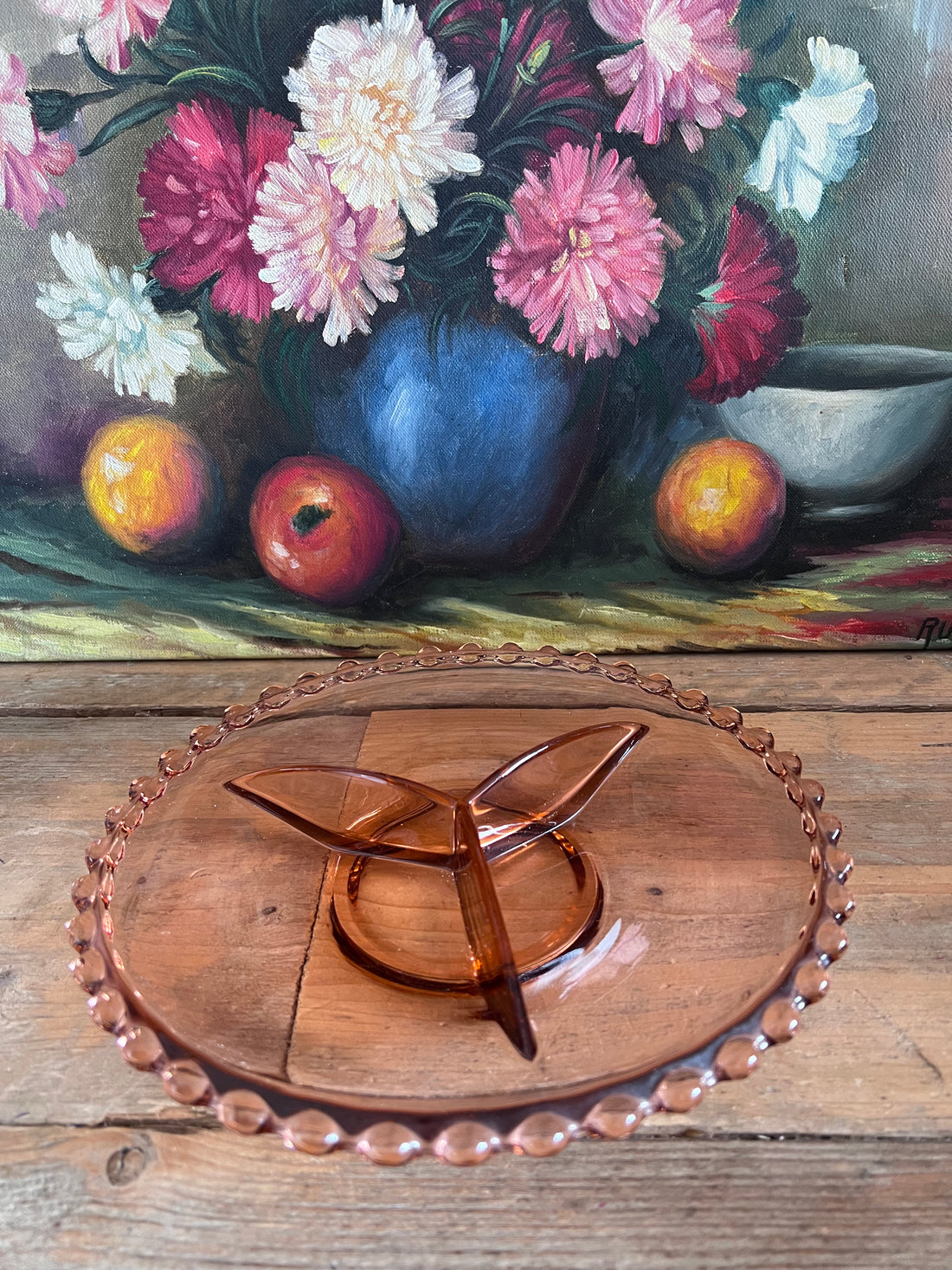 roze Art Deco schaal, persglas schaal, schaal met vakverdeling, schaal met parelrand, vintage servies, Art Deco servies, schaal voor hapjes, decoratieve schaal.