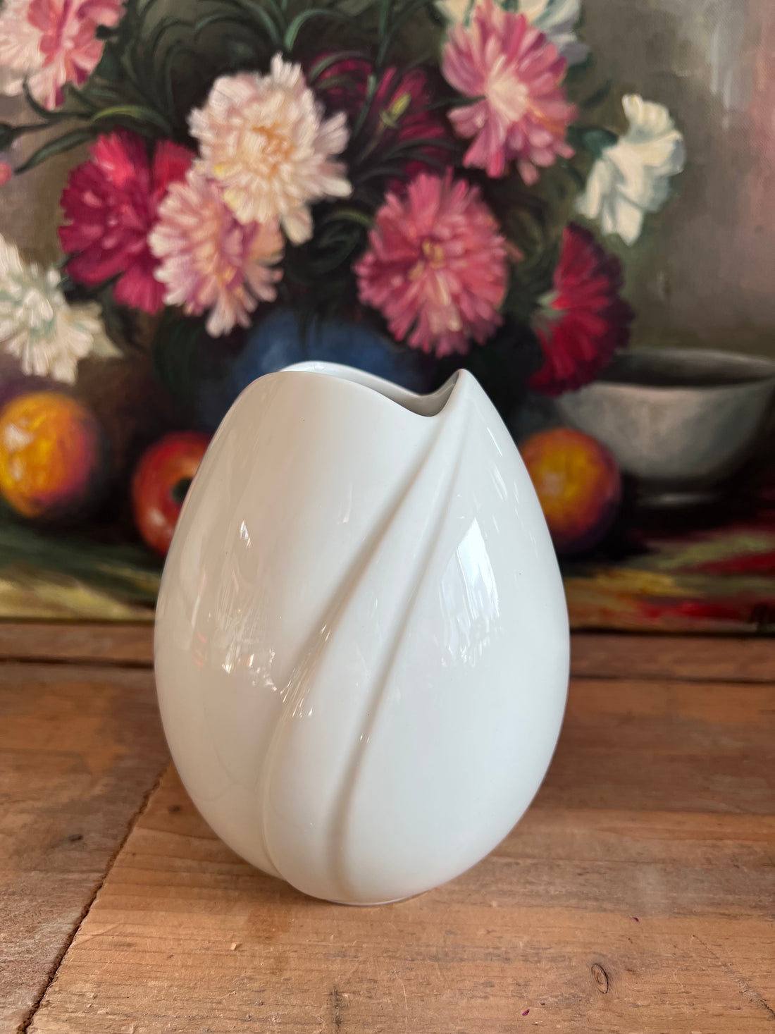 Op Art tulpvaas Arzberg, witte porseleinen vaas, Arzberg tulpvaas, design vaas porselein, moderne tulpvaas, porseleinen vaas wit, Arzberg porselein, Op Art design vaas, minimalistische vaas, tulpvaas voor bloemen.