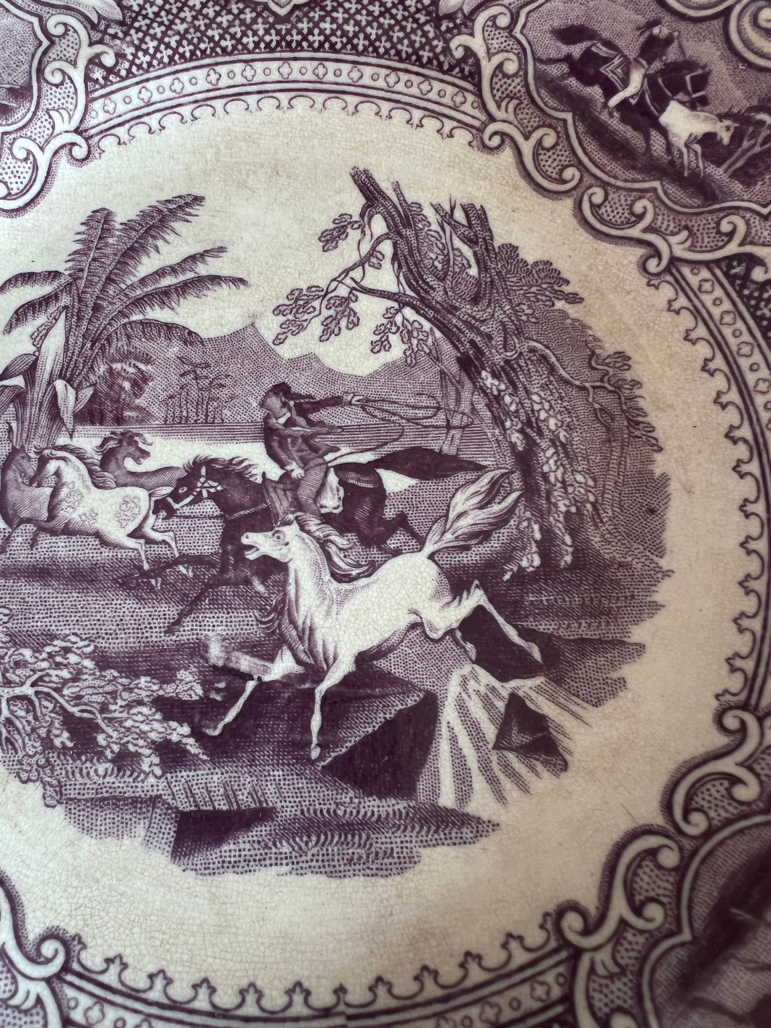 antiek bord Petrus Regout, aardewerk bord antiek, Petrus Regout bord Lasso decor, antiek paars bord Mulberry, vintage Petrus Regout servies, 19e eeuw aardewerk bord, decoratief antiek bord