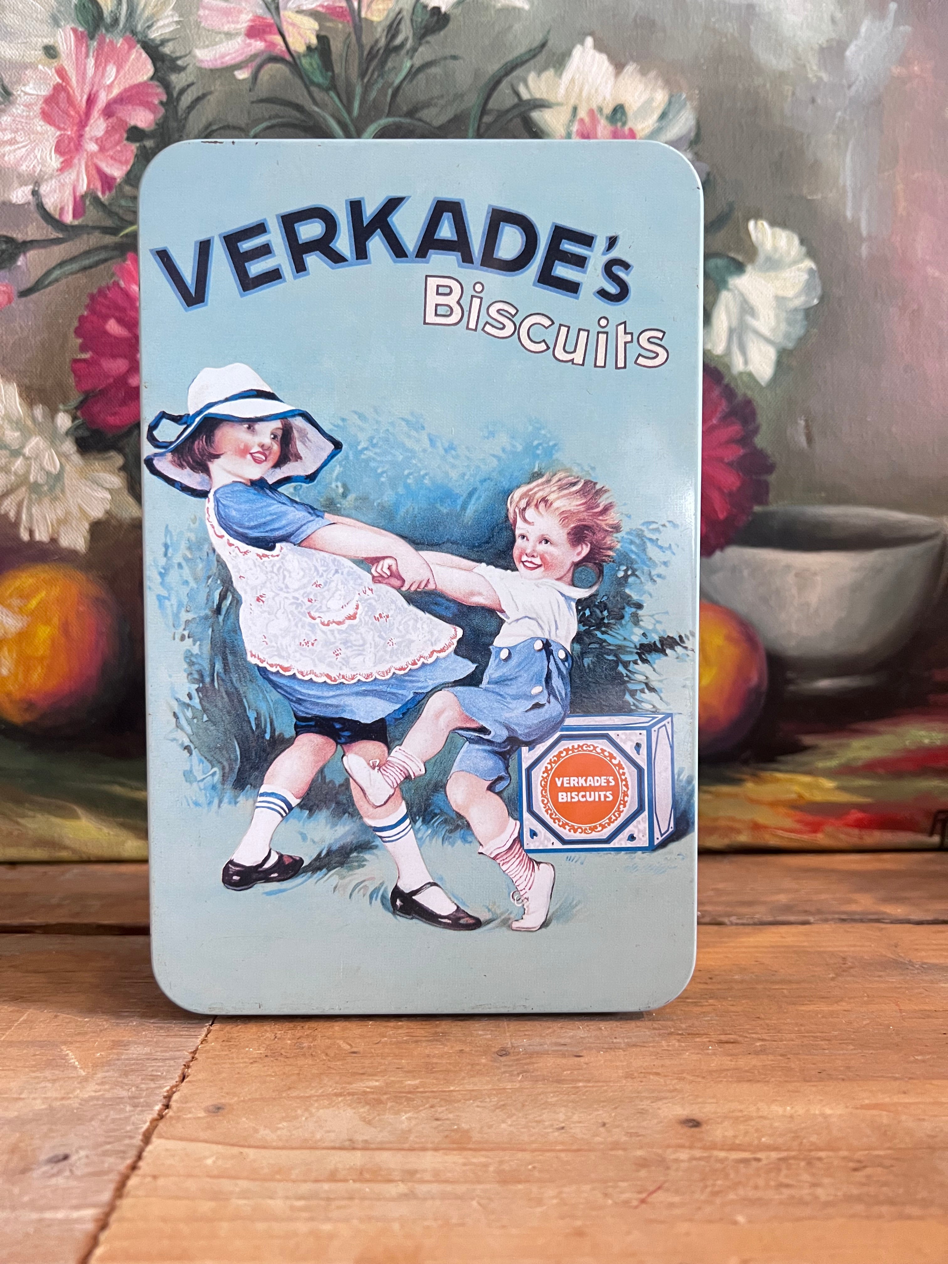 Verkade koekblik, blauw koekblik Verkade, vintage Verkade blik, Verkade koekblik kinderen, nostalgisch koekblik, koekblik in zeer goede staat, verzamelblik Verkade, Verkade koekdoos, decoratief koekblik.