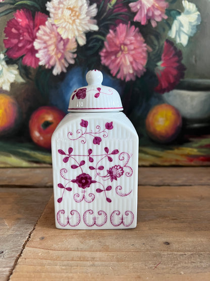 China purpur theebus, porseleinen theebus, theebus porselein, vintage theebus, purperen theebus, theebus decoratief, stijlvol theebus, bewaarbuis thee, authentieke theebus porselein.