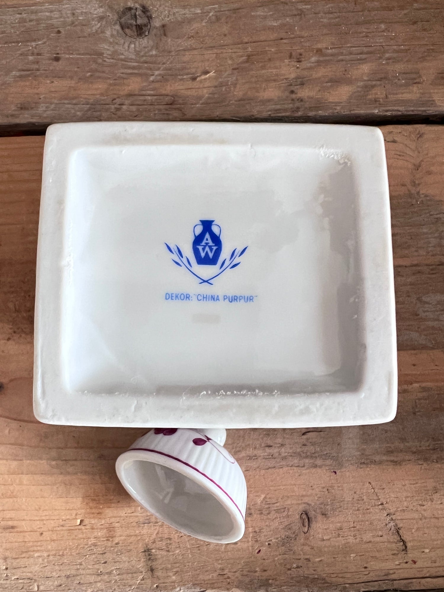 China purpur theebus, porseleinen theebus, theebus porselein, vintage theebus, purperen theebus, theebus decoratief, stijlvol theebus, bewaarbuis thee, authentieke theebus porselein.