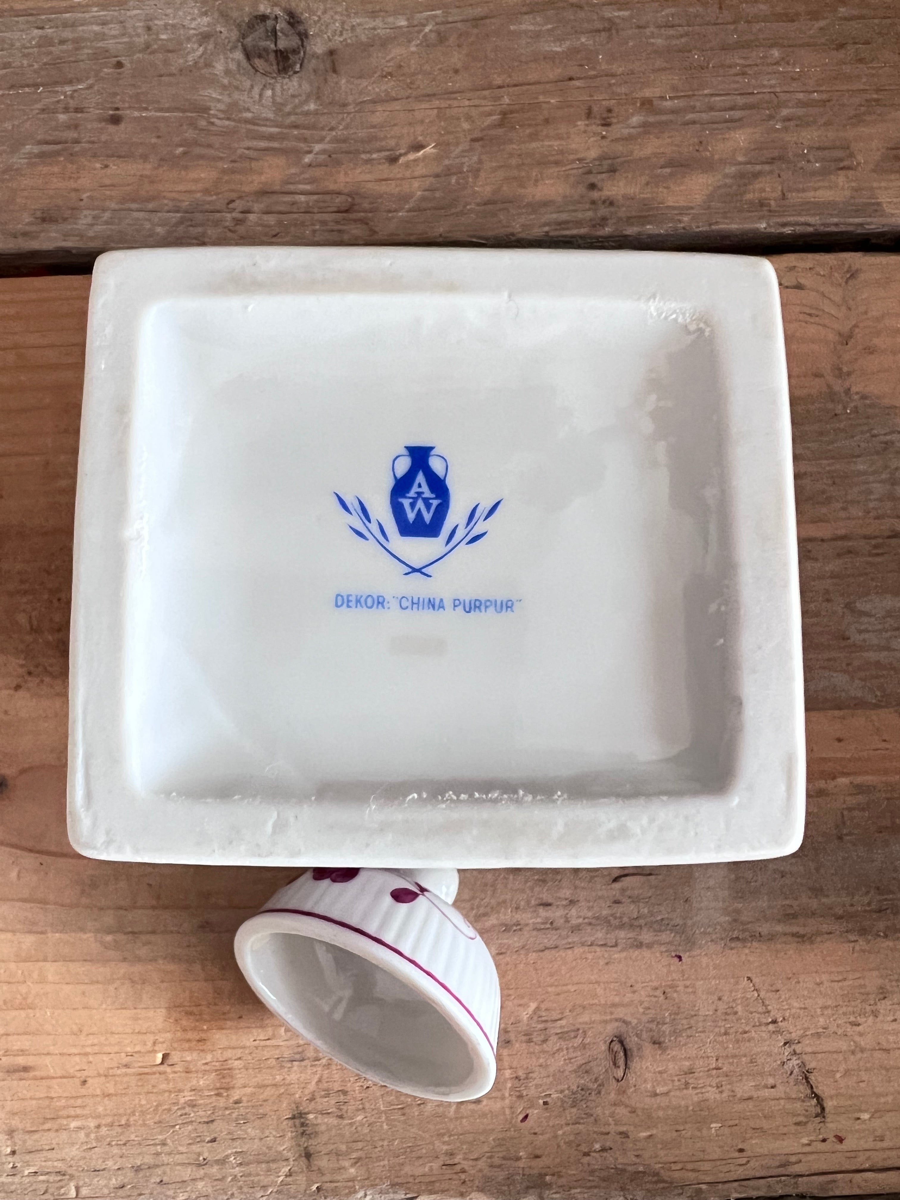 China purpur theebus, porseleinen theebus, theebus porselein, vintage theebus, purperen theebus, theebus decoratief, stijlvol theebus, bewaarbuis thee, authentieke theebus porselein.