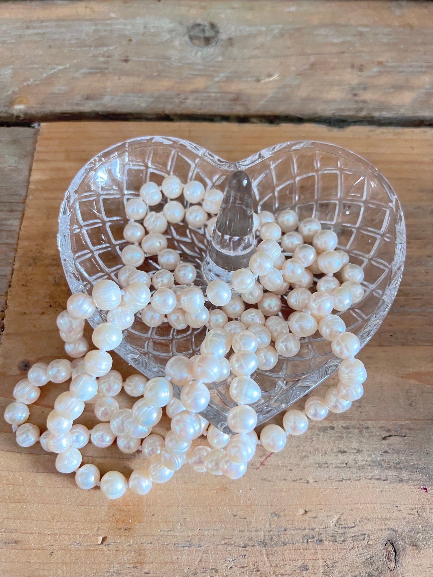 hartvormige sieradenhouder, sieradenhouder van glas, glazen sieradenhouder, sieraden opbergen, sieradenhouder hartvorm, sieradenhouder cadeau.