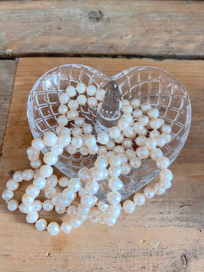 hartvormige sieradenhouder, sieradenhouder van glas, glazen sieradenhouder, sieraden opbergen, sieradenhouder hartvorm, sieradenhouder cadeau.