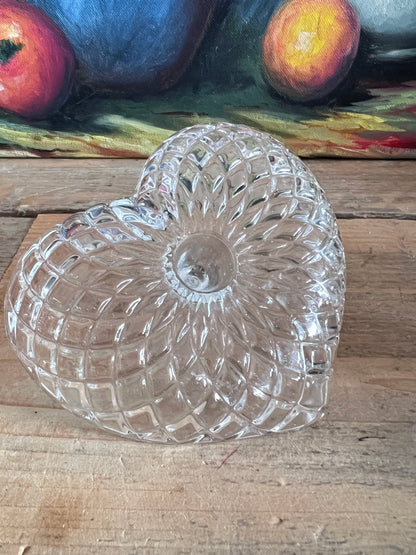 hartvormige sieradenhouder, sieradenhouder van glas, glazen sieradenhouder, sieraden opbergen, sieradenhouder hartvorm, sieradenhouder cadeau.