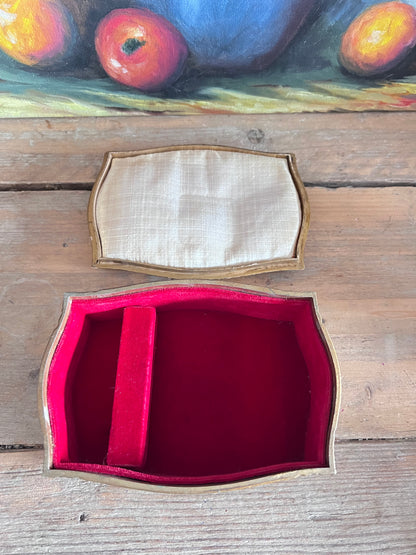 goudkleurig sieradendoosje, sieradendoosje kunststof, Italiaans vintage sieradendoosje, vintage sieradendoosje, sieraden opbergen, sieradendoosje goudkleurig, sieradendoosje cadeau.