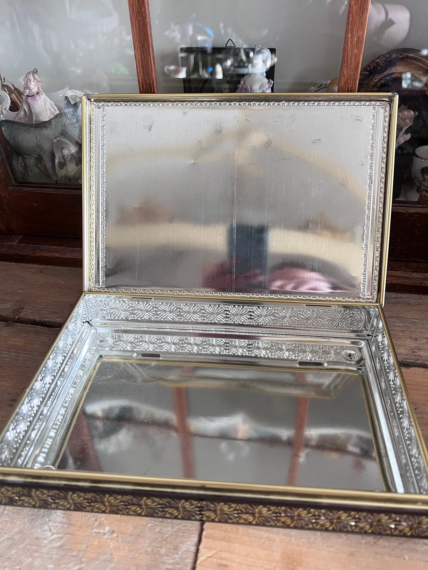 Vintage blik met bloemen, blikchocolade blik, vintage blik met bloemen