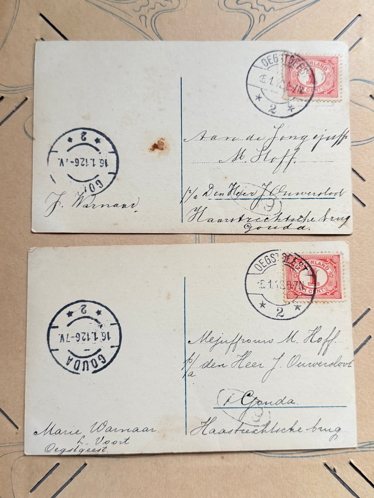 Twee antieke fotokaarten met meisjes en bloemen -1926 gelopen - set van 2