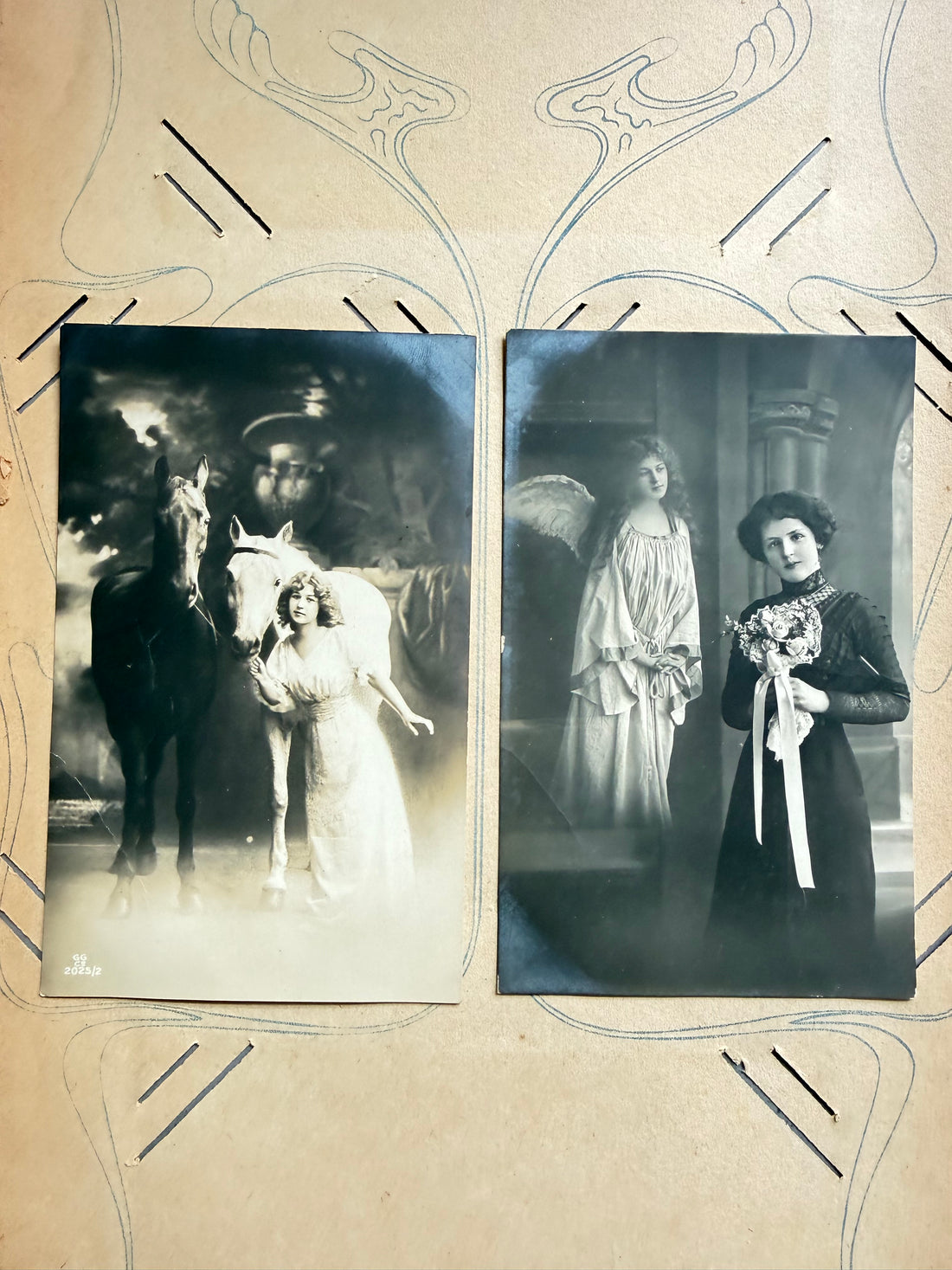 antieke fotokaarten, oude ansichtkaarten, romantische ansichtkaarten, vintage paardenkaart, antieke engelenkaart, oude zwart wit fotografie, nostalgische postkaarten, vintage empemhera, oude fotokaarten verzamelen, Sofia&