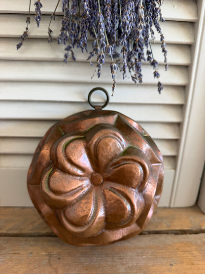 koperen kouglofvorm, antieke koperen bakvorm, antieke puddingvorm, koperen keukenaccessoires , landelijke keuken, landelijke brocante, Franse brocante, vintage koper, Sofia&