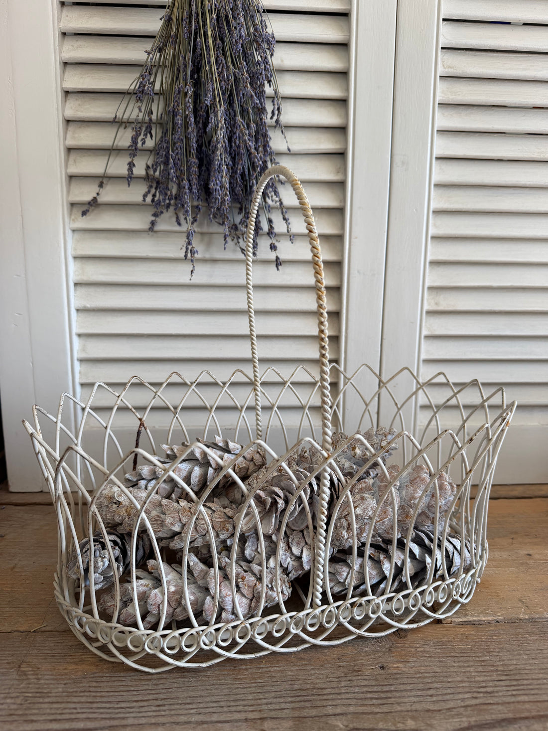 brocante draadmand, metalen mand met hengsel, vintage draadmand, Franse brocante mand, landelijke woondecoratie, Sofia&