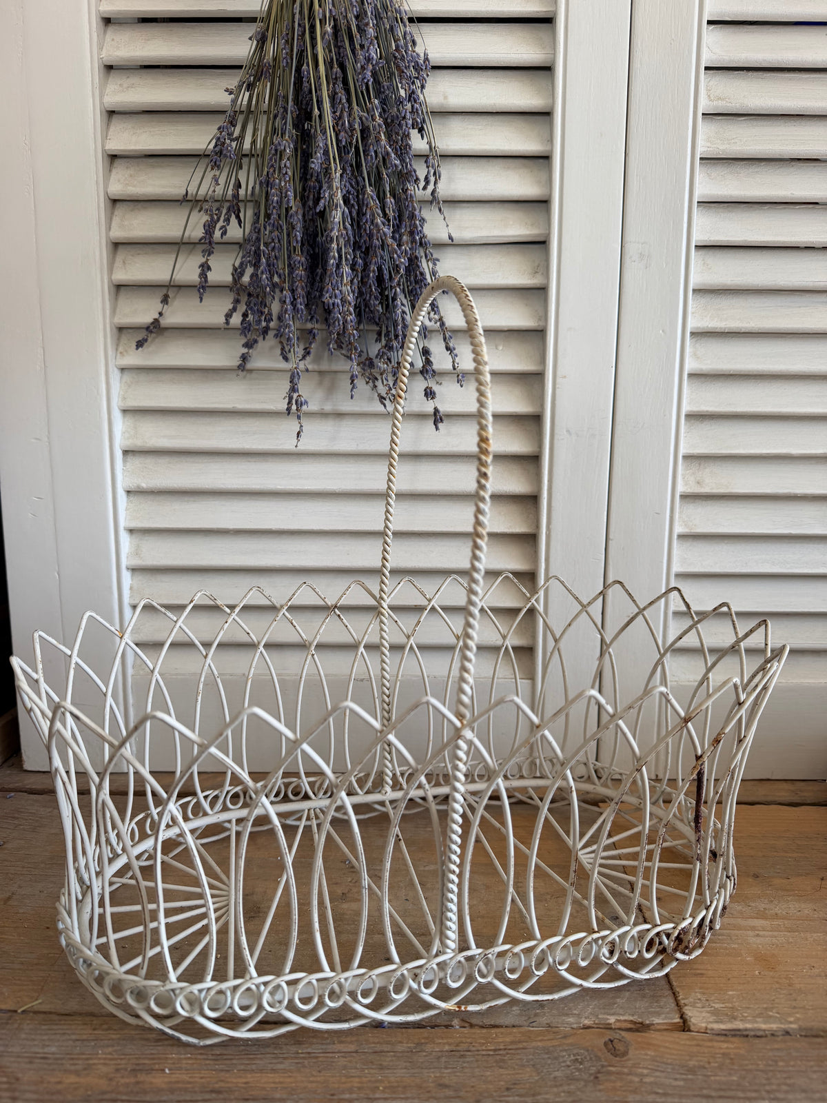 brocante draadmand, metalen mand met hengsel, vintage draadmand, Franse brocante mand, landelijke woondecoratie, Sofia&