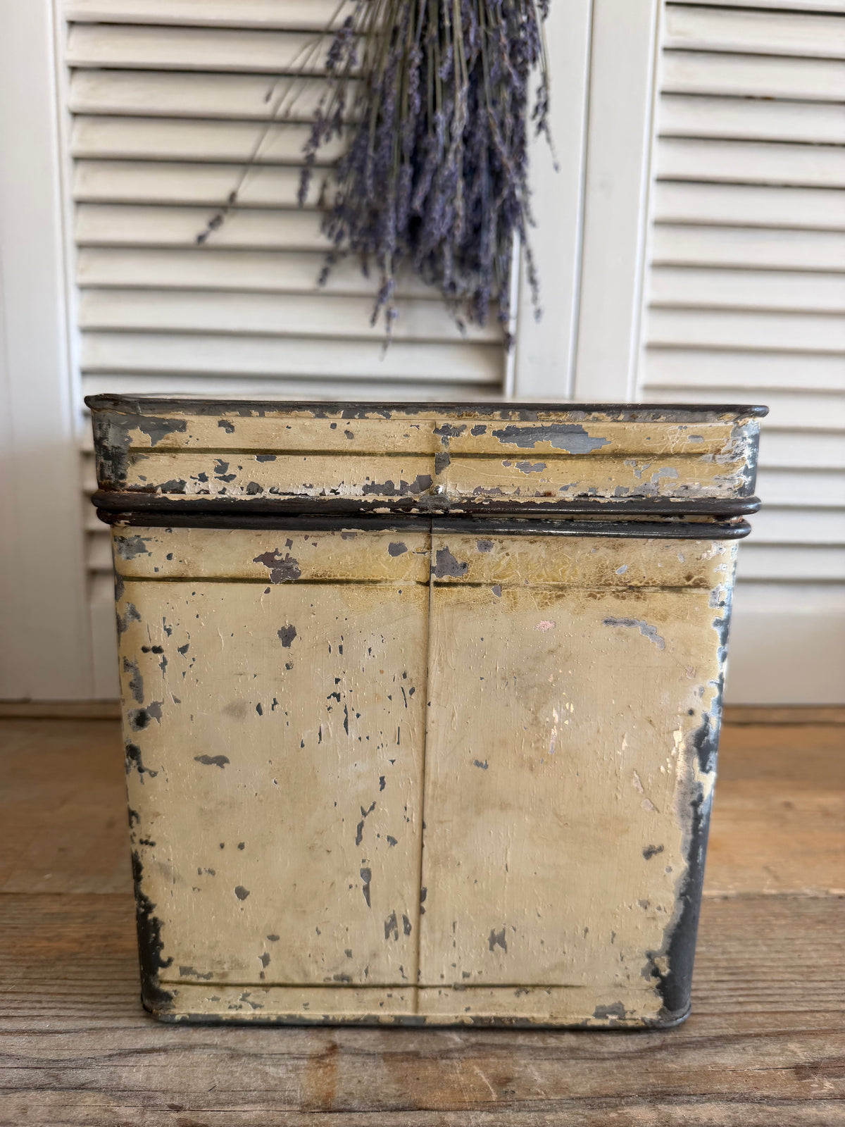 oud bakkersblik, antiek winkelblik, brocante opbergblik,vintage voorraadblik, brocante keukendecoratie, landelijke keukendecoratie, verweerd voorraadblik, Sofia&