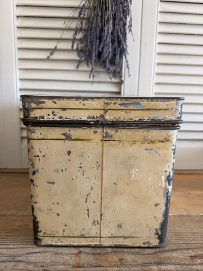 oud bakkersblik, antiek winkelblik, brocante opbergblik,vintage voorraadblik, brocante keukendecoratie, landelijke keukendecoratie, verweerd voorraadblik, Sofia&